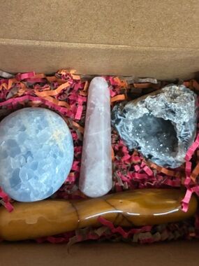 🔮 4 Piece Healing Crystal Gift Box - Mookite, Rose Quartz, Geode, Calcite 🎁